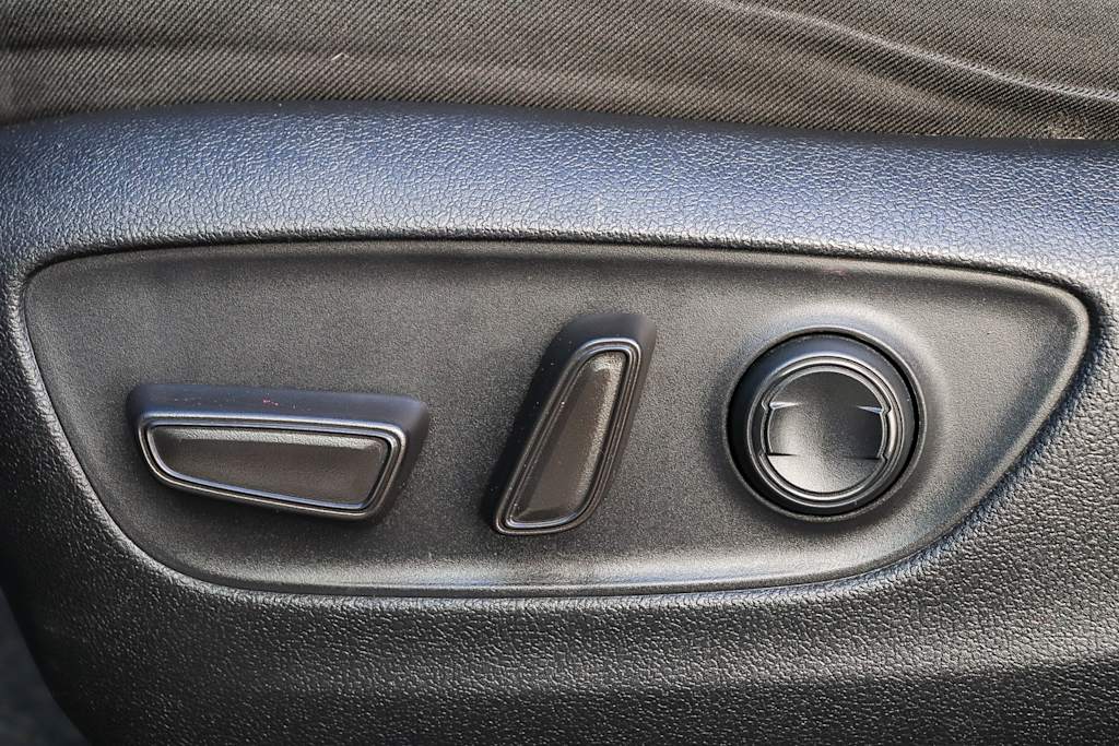 Thumbnail: 2022 Toyota RAV4 - 25