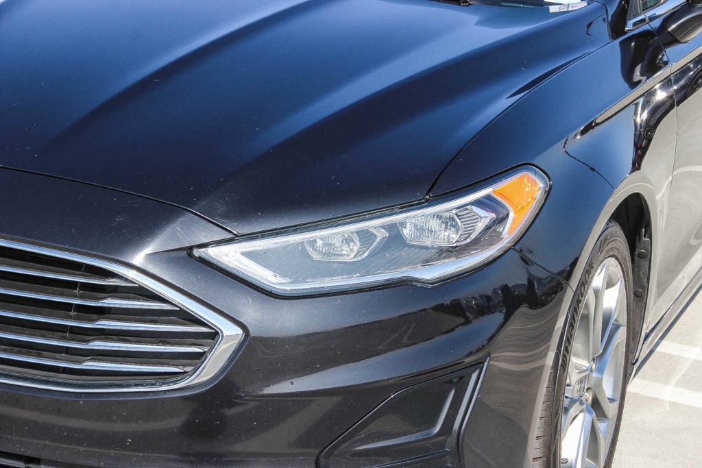 2020 Ford Fusion SEL 19