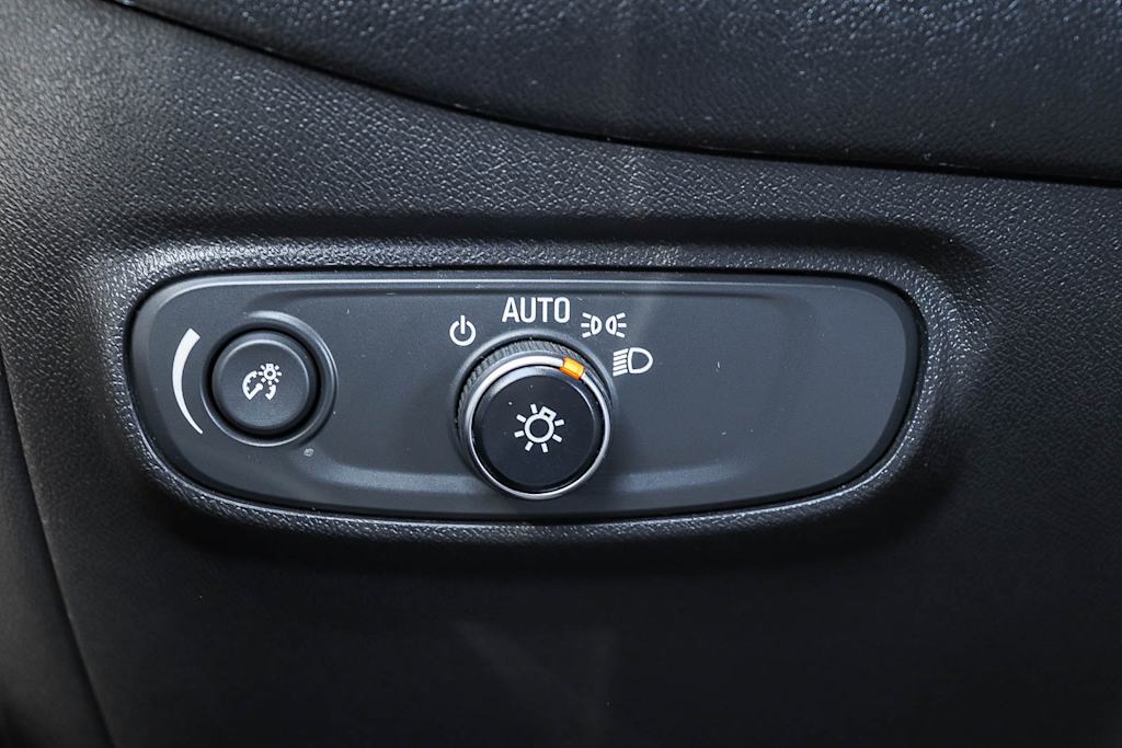 Thumbnail: 2020 Chevrolet Equinox - 24