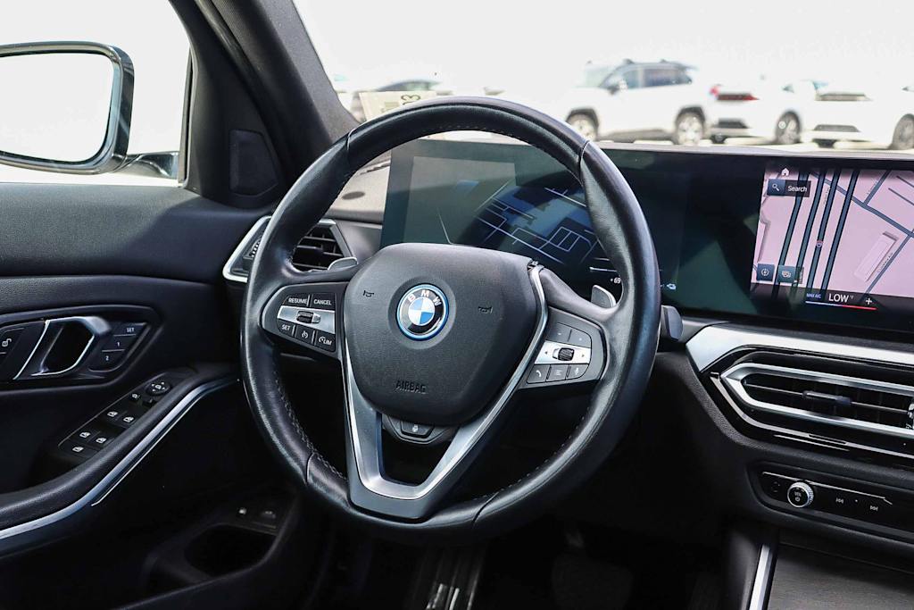 Thumbnail: 2024 BMW 3 Series - 9
