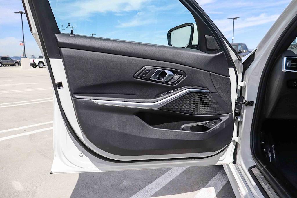 Thumbnail: 2024 BMW 3 Series - 21