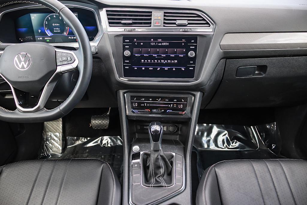 Thumbnail: 2022 Volkswagen Tiguan - 8