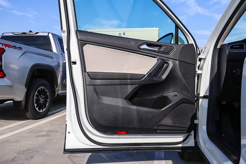 Thumbnail: 2018 Volkswagen Tiguan - 25