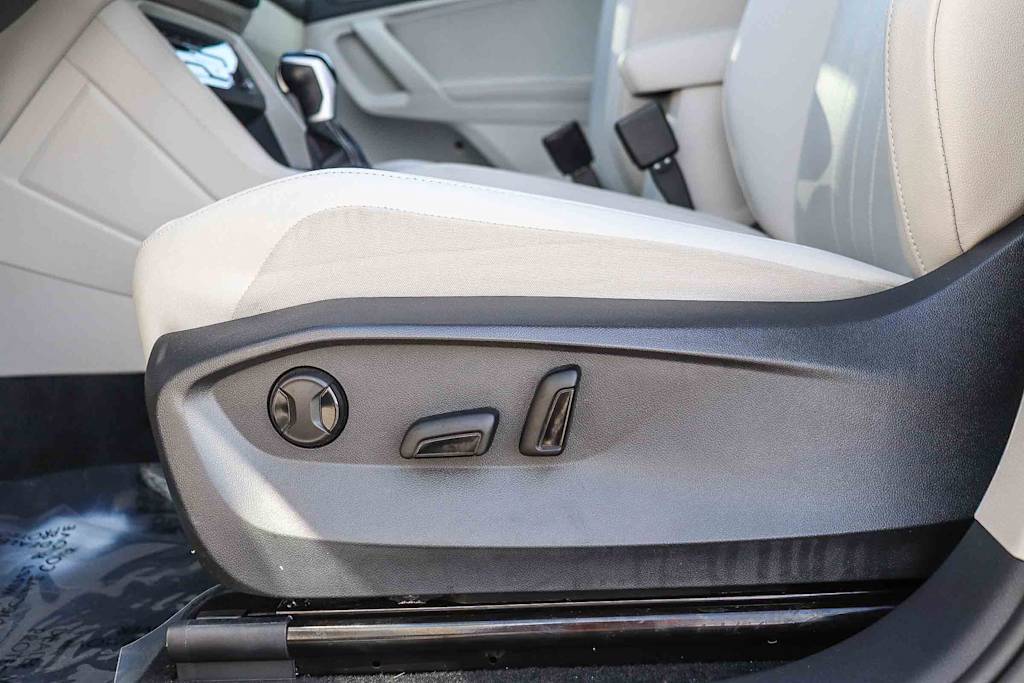 Thumbnail: 2023 Volkswagen Tiguan - 25