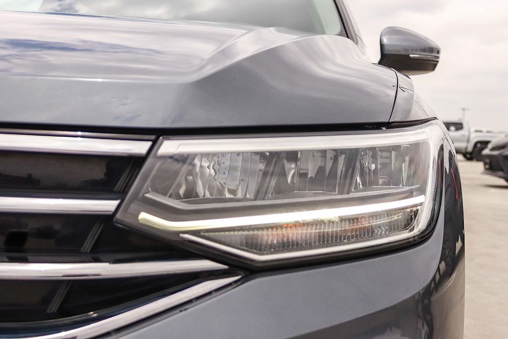 Thumbnail: 2022 Volkswagen Tiguan - 18
