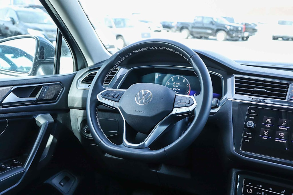 Thumbnail: 2022 Volkswagen Tiguan - 9