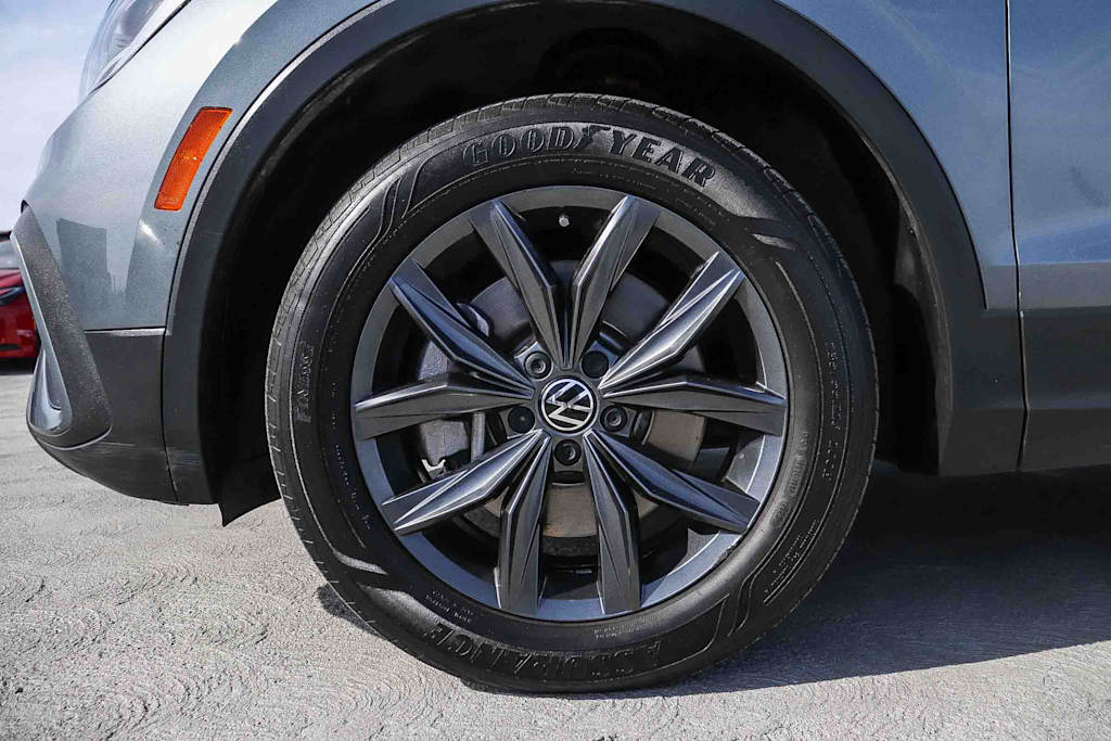 Thumbnail: 2022 Volkswagen Tiguan - 21