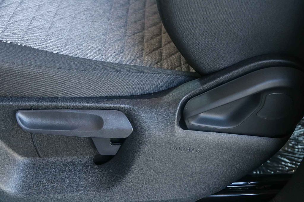 Thumbnail: 2025 Volkswagen Tiguan - 21