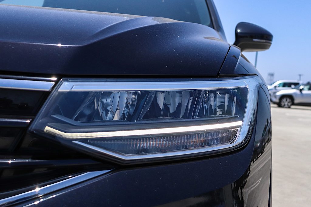 Thumbnail: 2023 Volkswagen Tiguan - 16