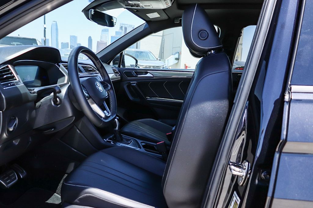Thumbnail: 2023 Volkswagen Tiguan - 10