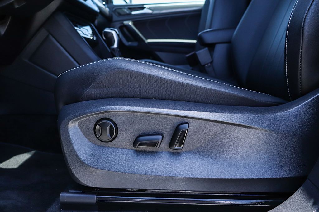 Thumbnail: 2023 Volkswagen Tiguan - 19