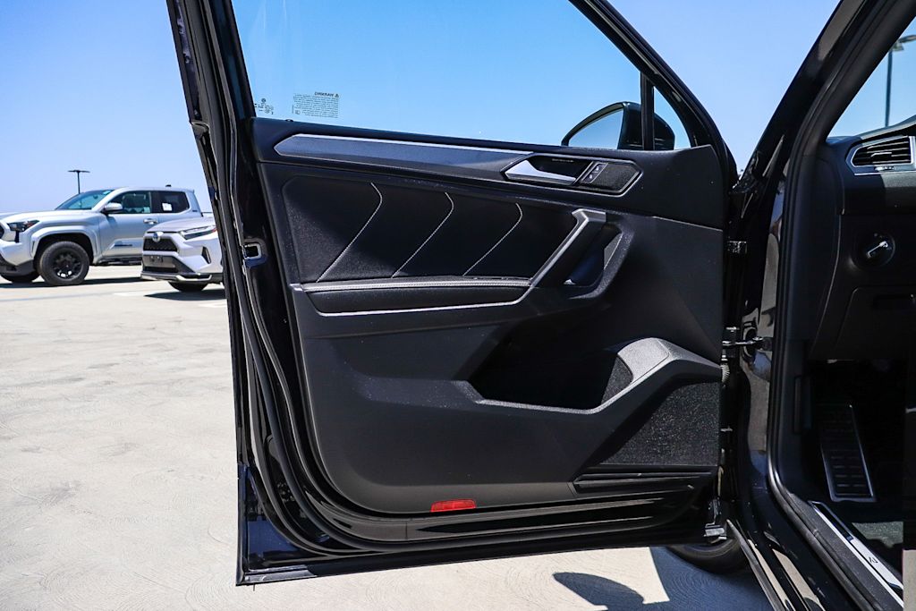 Thumbnail: 2023 Volkswagen Tiguan - 20