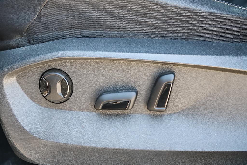 Thumbnail: 2023 Volkswagen Tiguan - 25