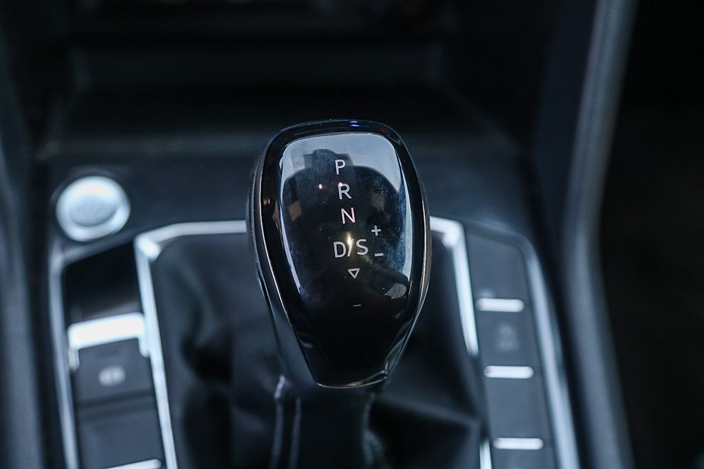 Thumbnail: 2023 Volkswagen Tiguan - 24