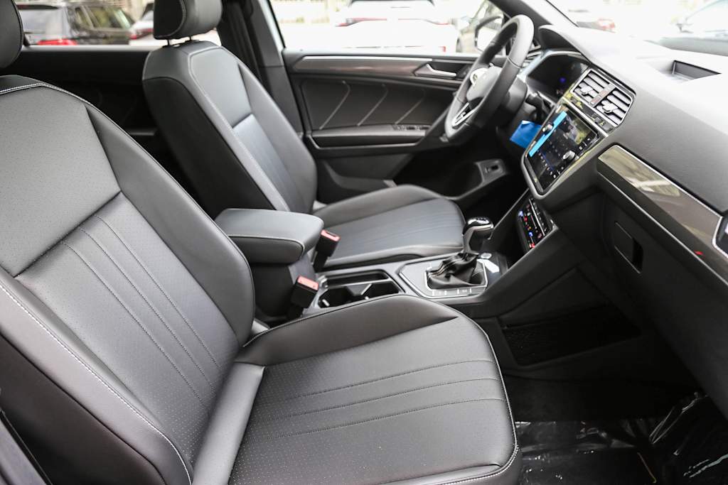 2024 Volkswagen Tiguan SE R-Line Black 8