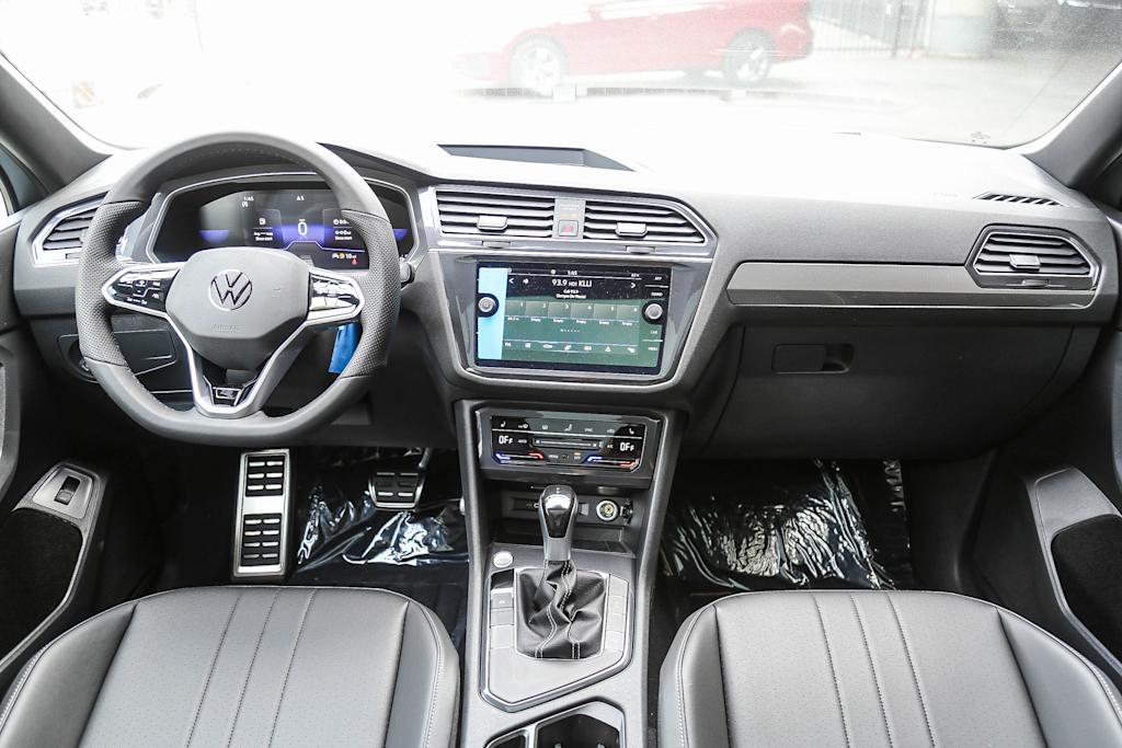 2024 Volkswagen Tiguan SE R-Line Black 2