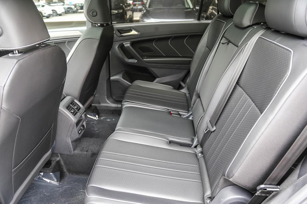 2024 Volkswagen Tiguan SE R-Line Black 10