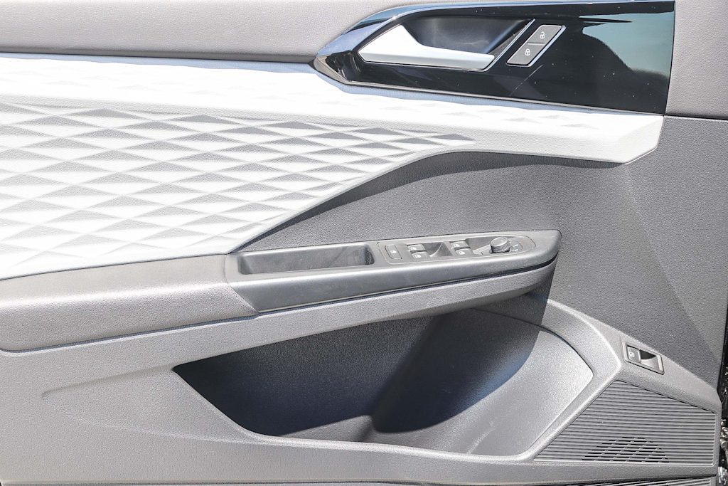 Thumbnail: 2022 Volkswagen Taos - 18