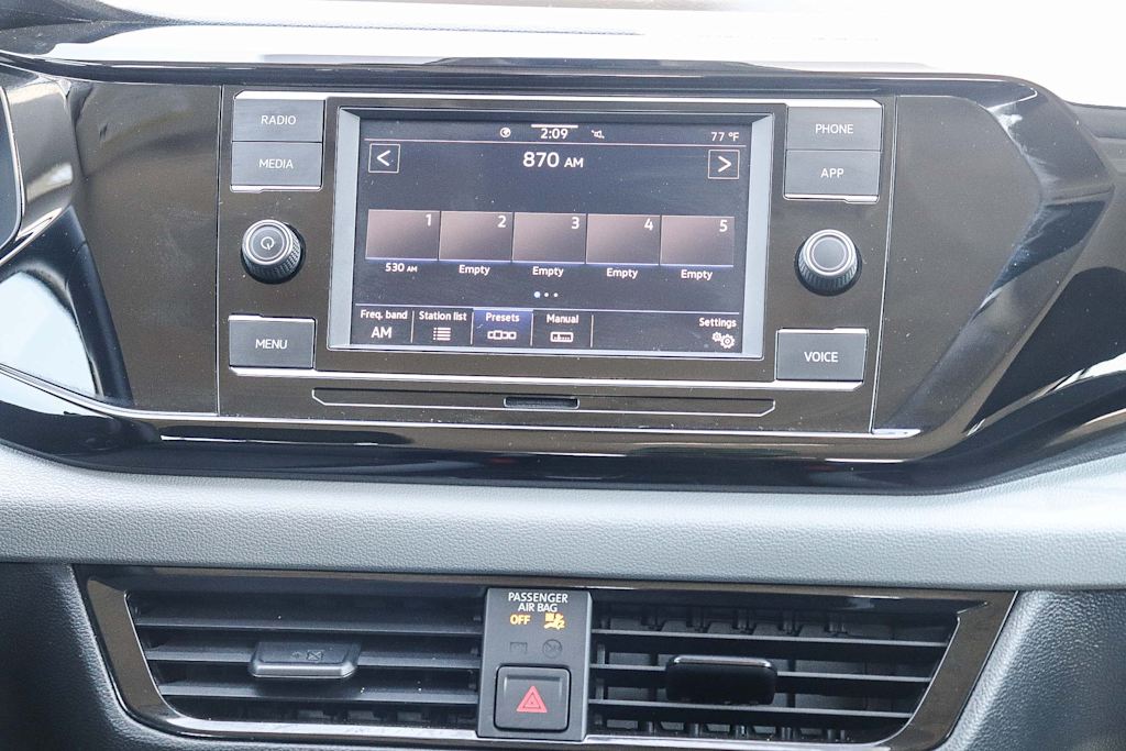 Thumbnail: 2022 Volkswagen Taos - 11