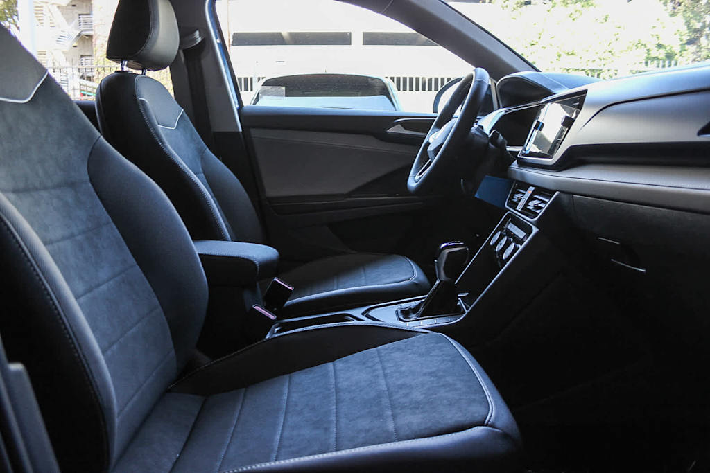 2024 Volkswagen Taos SE 9