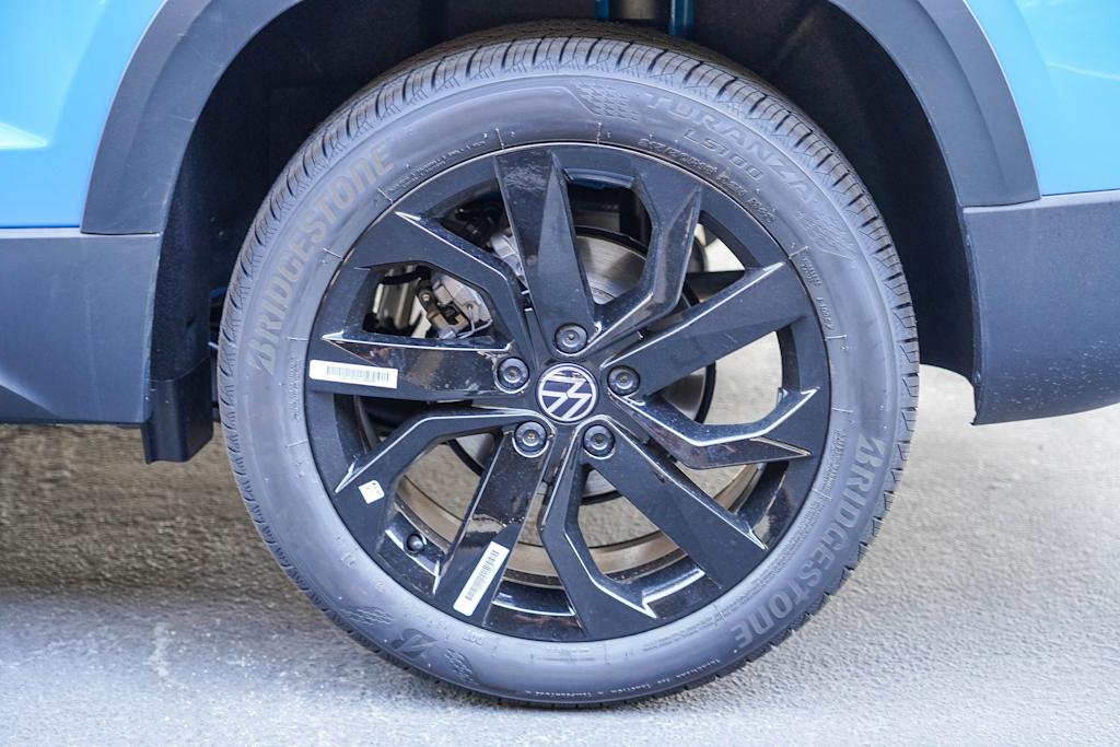 2024 Volkswagen Taos SE 19
