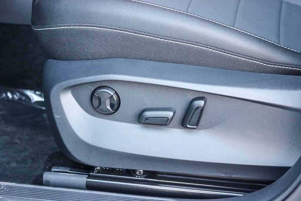 2024 Volkswagen Taos SE 24