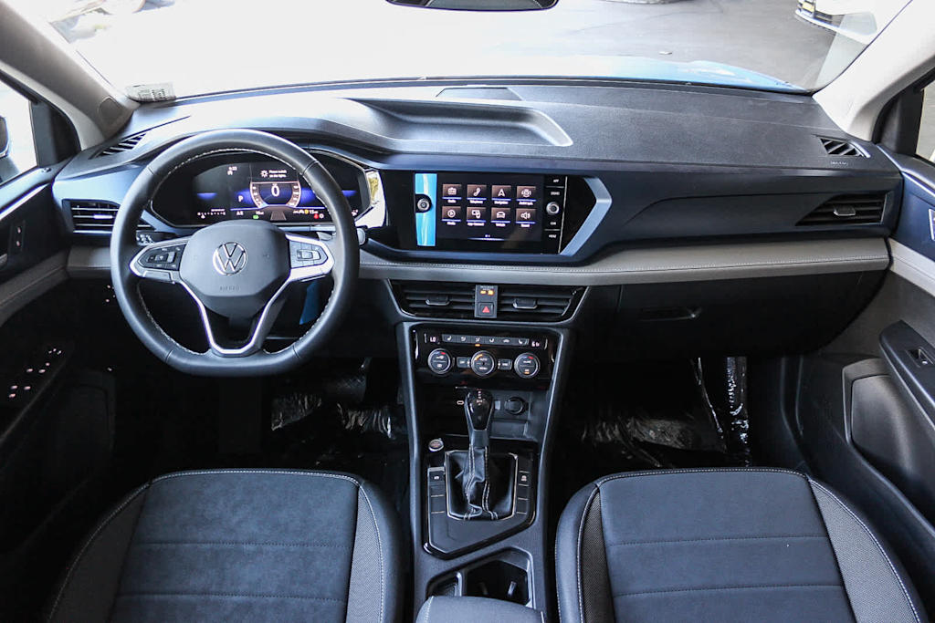 2024 Volkswagen Taos SE 2