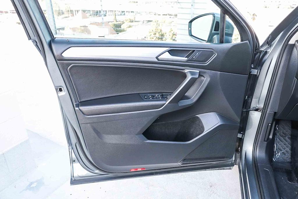 Thumbnail: 2024 Volkswagen Tiguan - 25