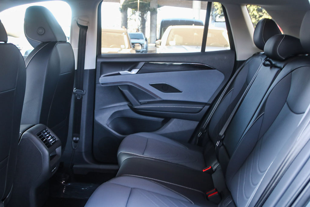 Thumbnail: 2025 Volkswagen Tiguan - 12