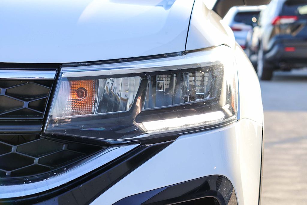 Thumbnail: 2022 Volkswagen Taos - 20