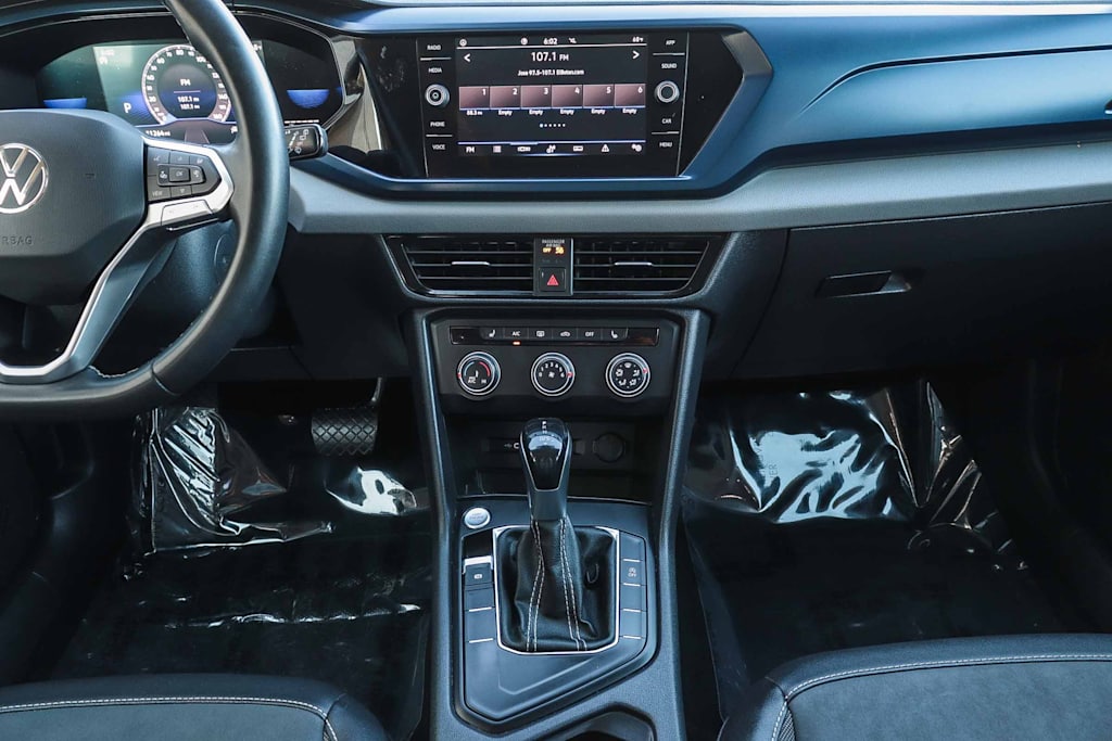 Thumbnail: 2022 Volkswagen Taos - 8