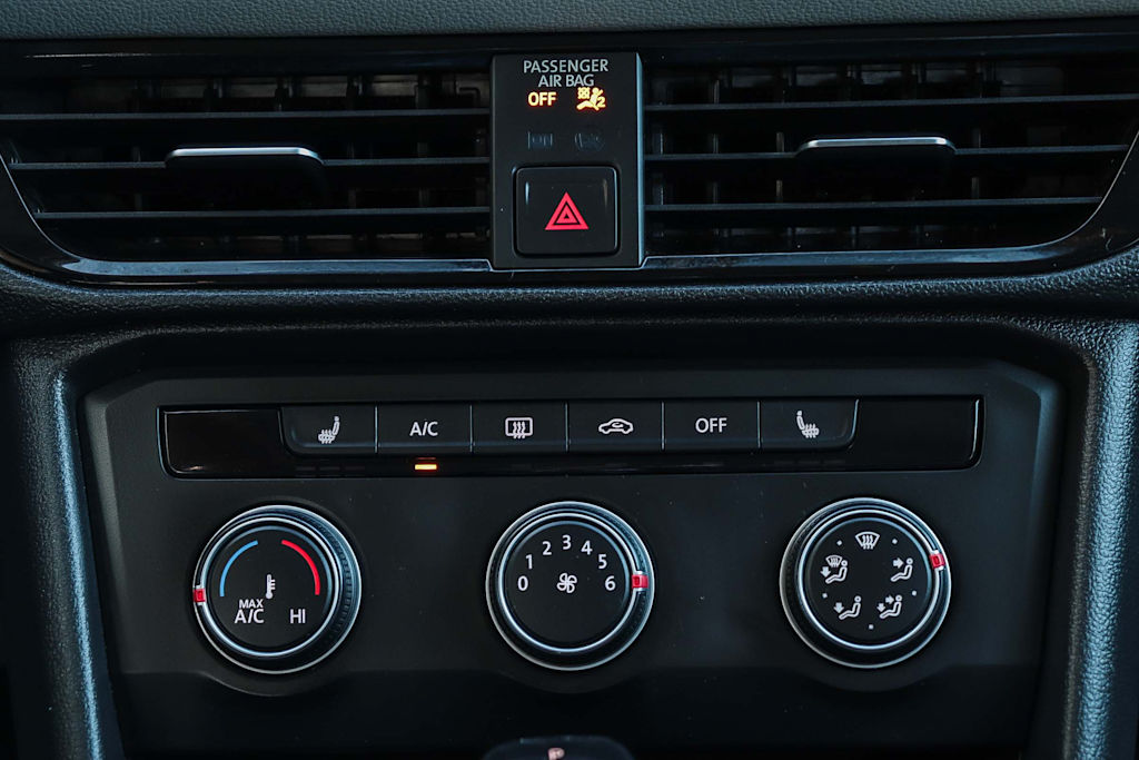 Thumbnail: 2022 Volkswagen Taos - 25