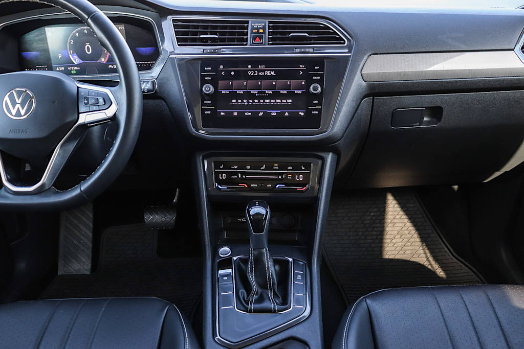 Thumbnail: 2023 Volkswagen Tiguan - 8