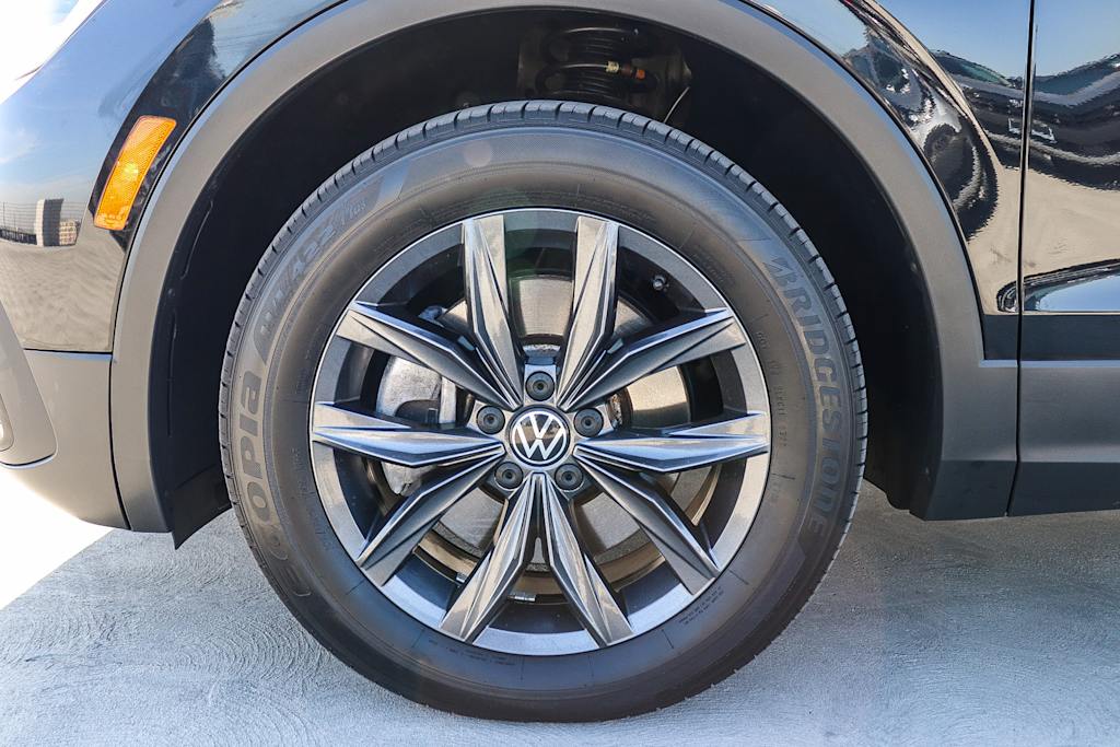 Thumbnail: 2023 Volkswagen Tiguan - 20