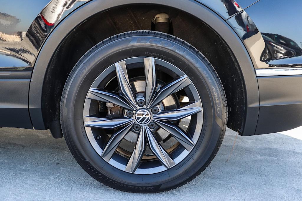 Thumbnail: 2023 Volkswagen Tiguan - 6