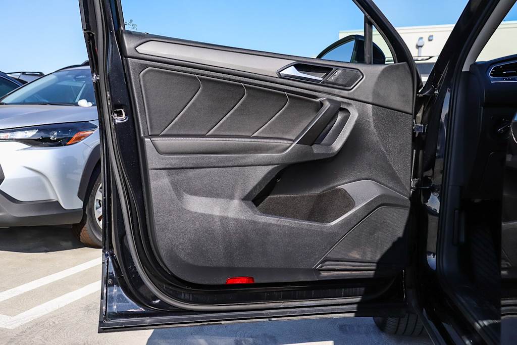 Thumbnail: 2023 Volkswagen Tiguan - 23