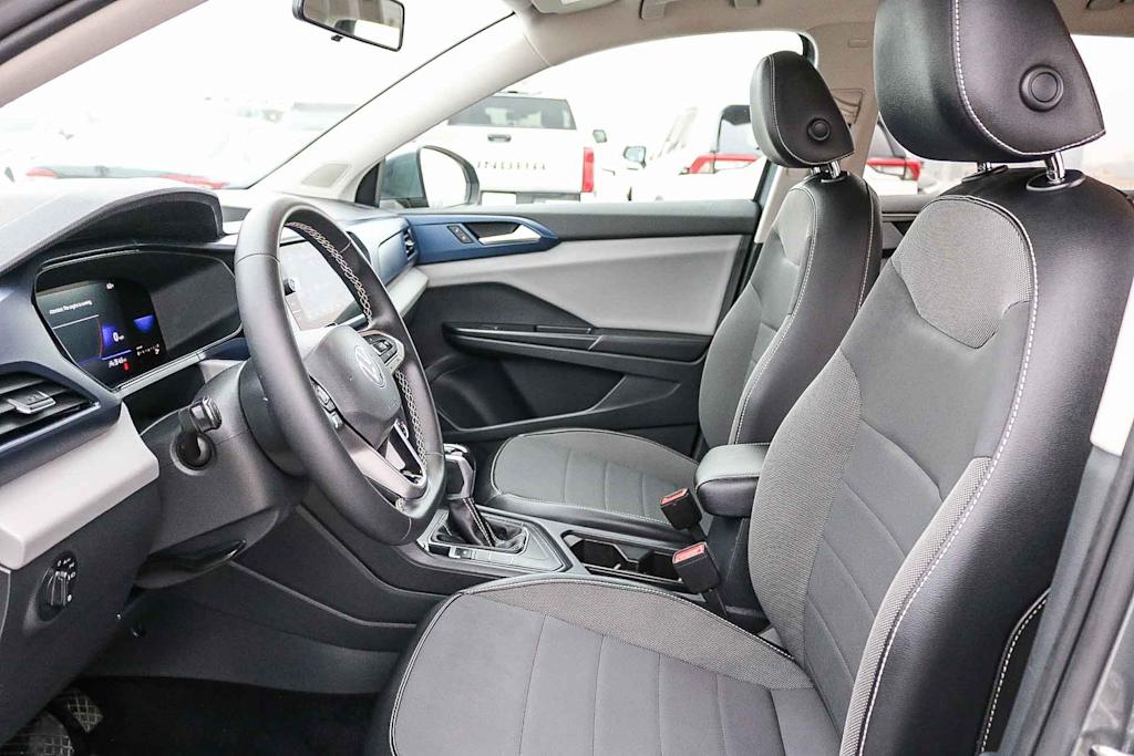 Thumbnail: 2022 Volkswagen Taos - 10