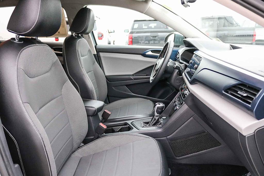 Thumbnail: 2022 Volkswagen Taos - 9