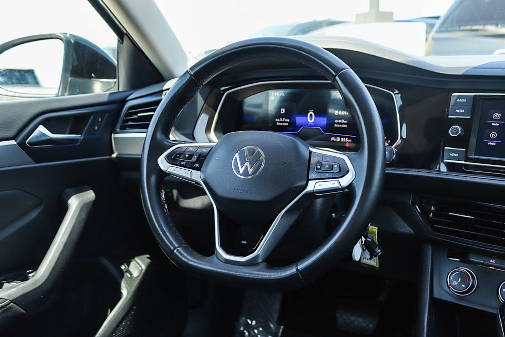 Thumbnail: 2024 Volkswagen Jetta - 9