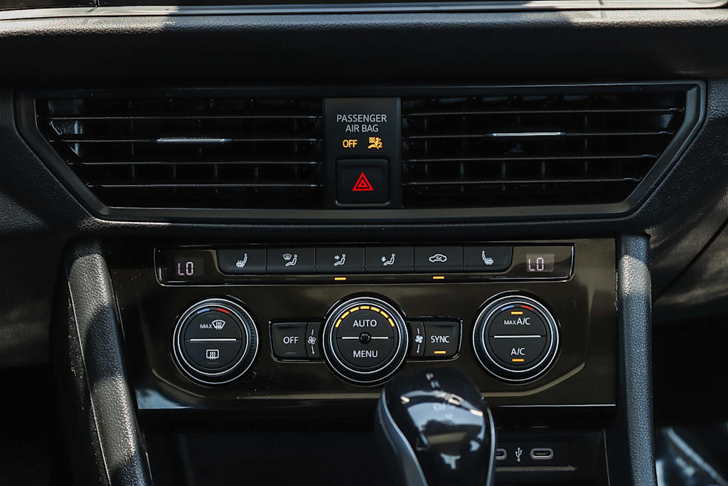 Thumbnail: 2023 Volkswagen Jetta - 22