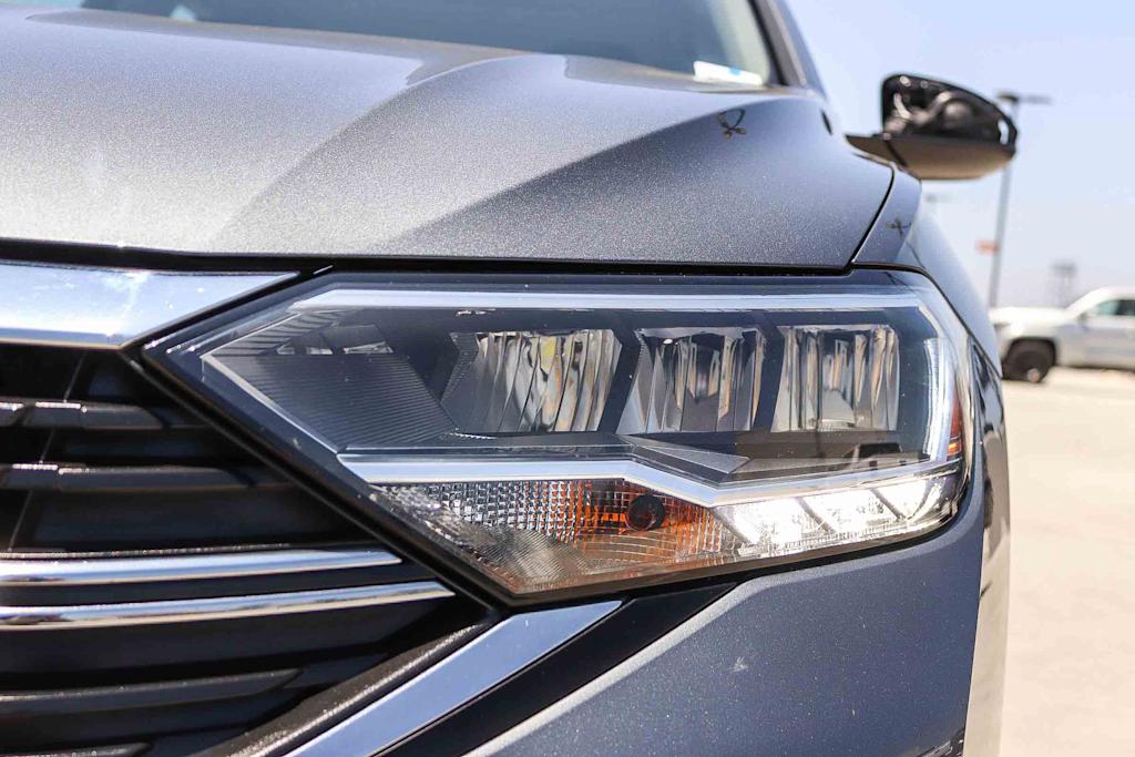 Thumbnail: 2023 Volkswagen Jetta - 19