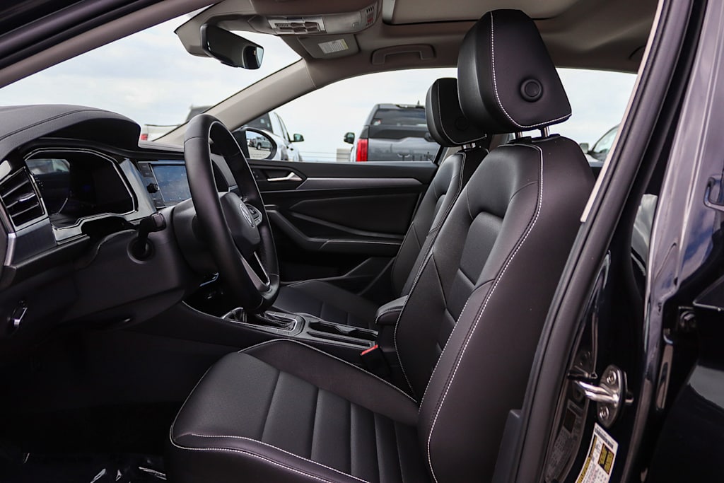 Thumbnail: 2023 Volkswagen Jetta - 11