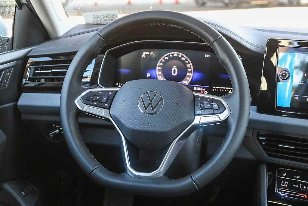 Thumbnail: 2025 Volkswagen Jetta - 13