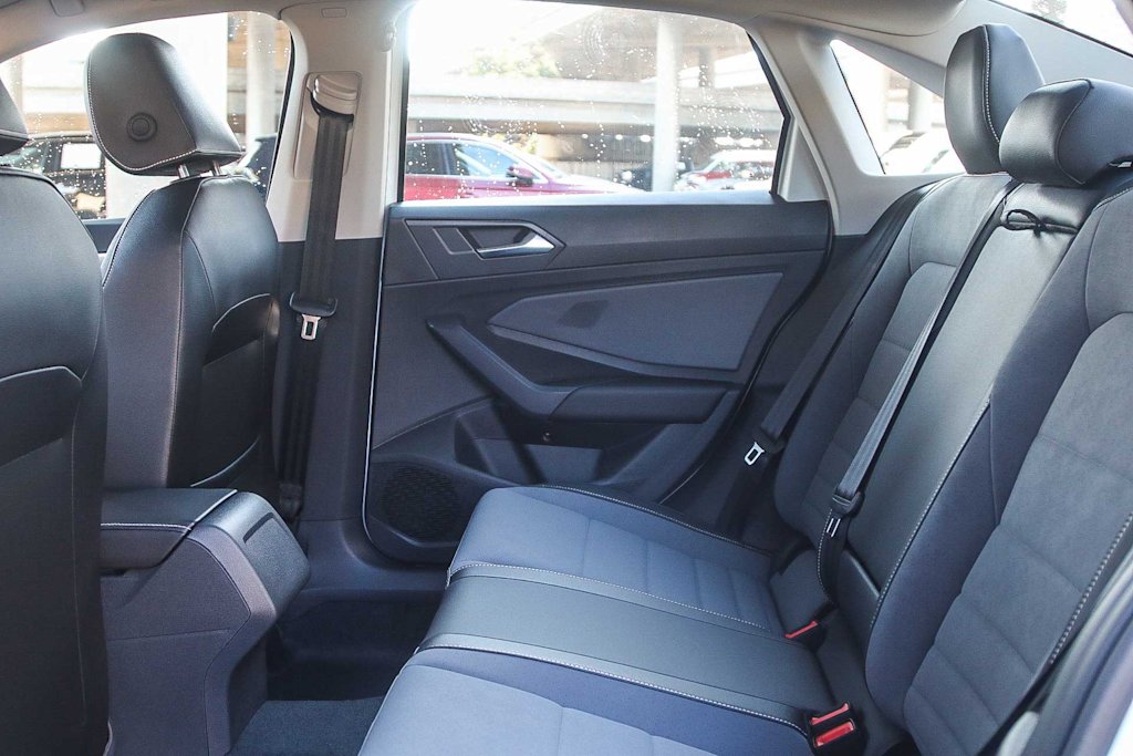 Thumbnail: 2025 Volkswagen Jetta - 12