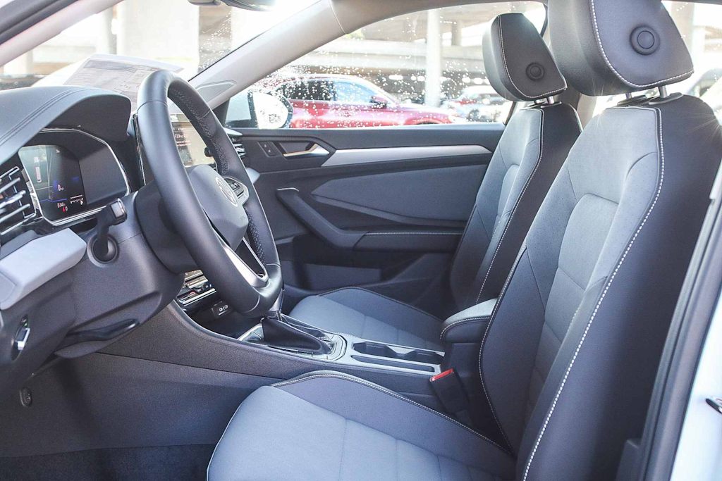 Thumbnail: 2025 Volkswagen Jetta - 11