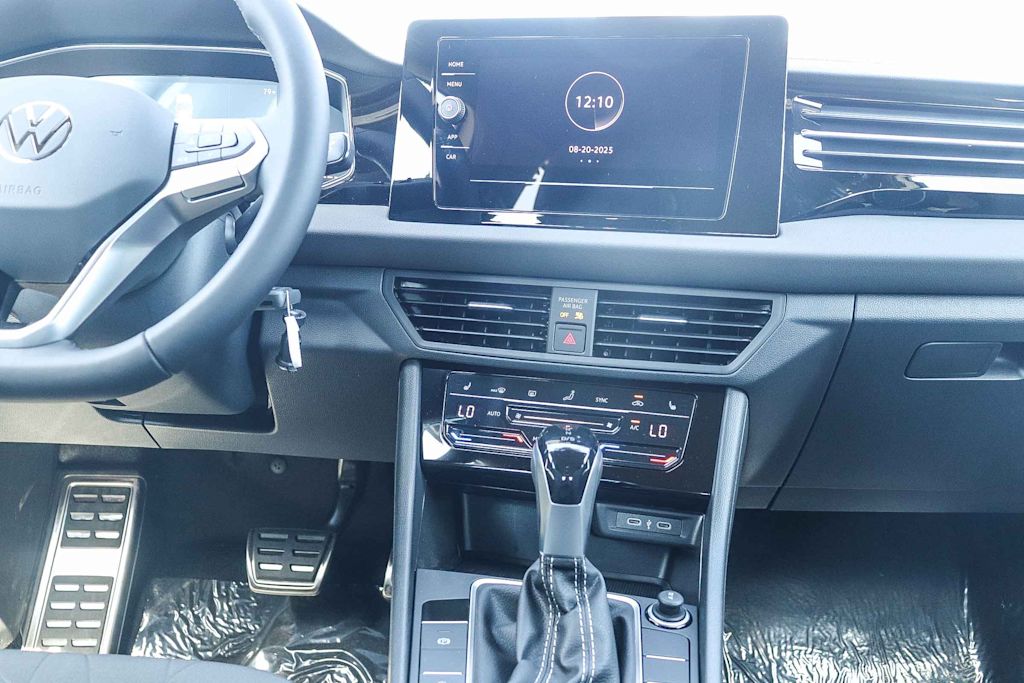 Thumbnail: 2025 Volkswagen Jetta - 9