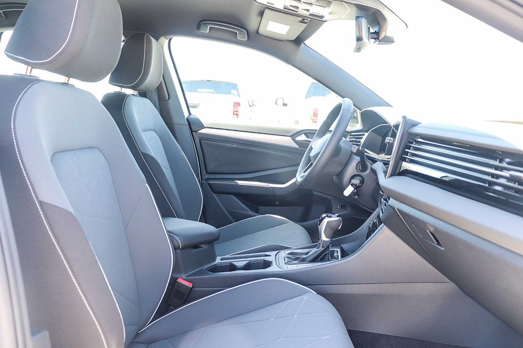 Thumbnail: 2025 Volkswagen Jetta - 10