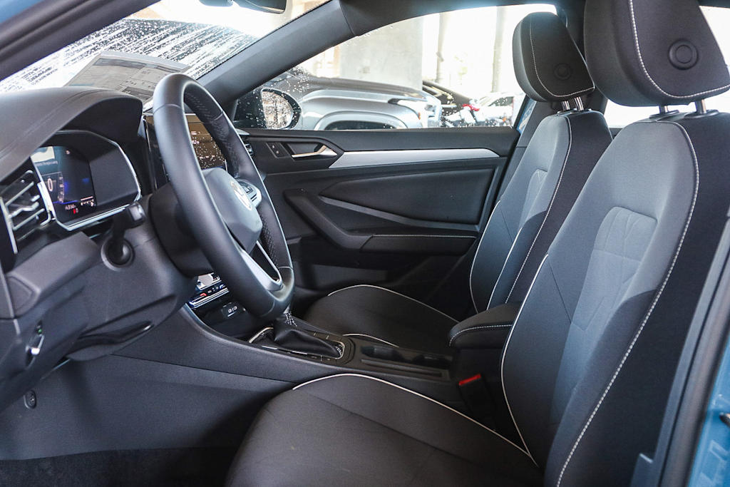 Thumbnail: 2025 Volkswagen Jetta - 11