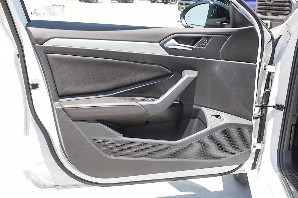 Thumbnail: 2025 Volkswagen Jetta - 24