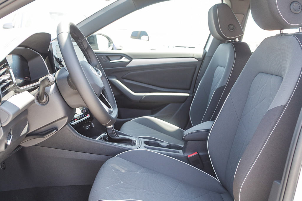 Thumbnail: 2025 Volkswagen Jetta - 10